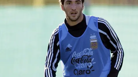 Higuaín llegaría al Arsenal, según medios ingleses