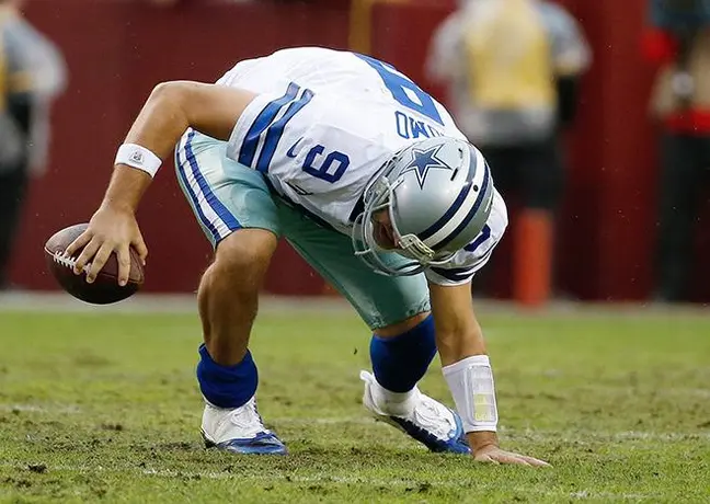 Tony Romo sería baja el resto de la temporada por lesión