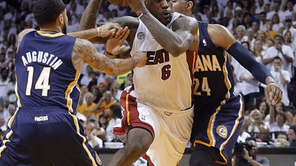 Con 30 puntos de LeBron, Heat derrota a Pacers