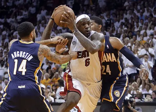 Con 30 puntos de LeBron, Heat derrota a Pacers