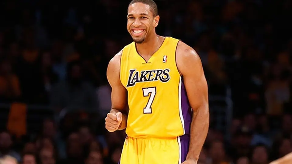 Lakers arrancan la temporada con victoria sobre Clippers