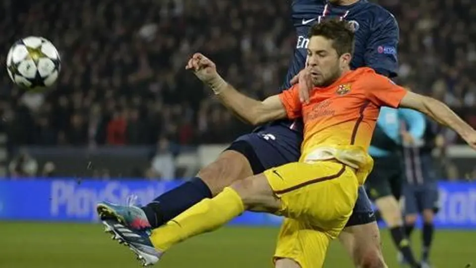PSG subasta balón de un partido contra el Barça