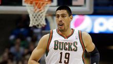 Gustavo Ayón, cortado por los Bucks