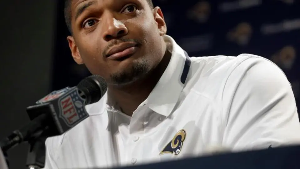 Michael Sam, presentado con los Carneros de San Luis