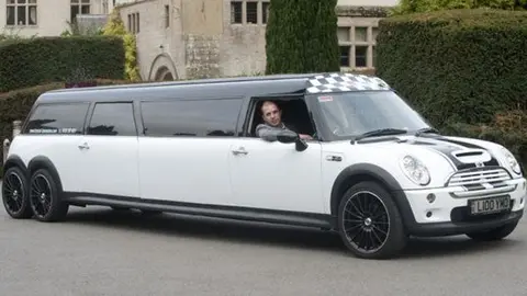 Limusina de Mini Cooper, la más larga del mundo