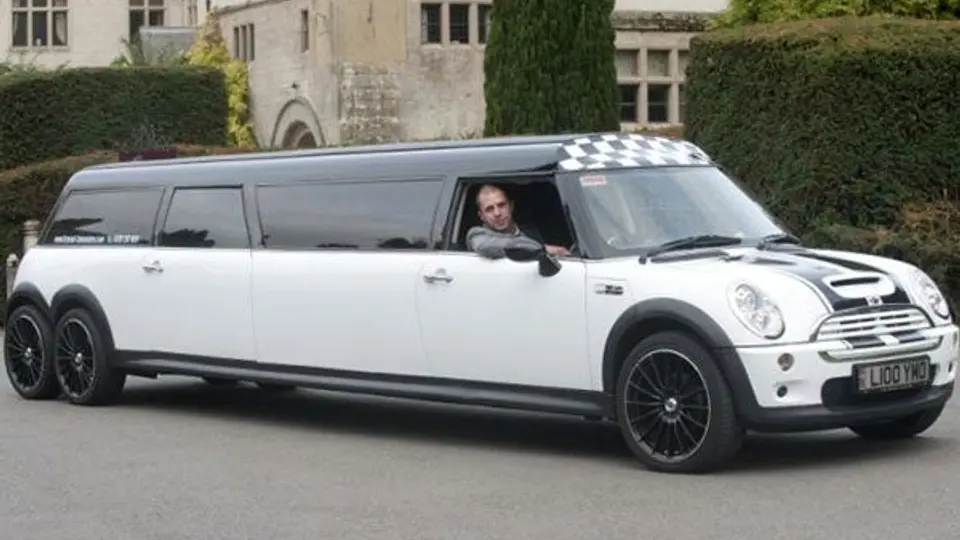Limusina de Mini Cooper, la más larga del mundo