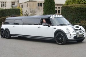 Limusina de Mini Cooper, la más larga del mundo