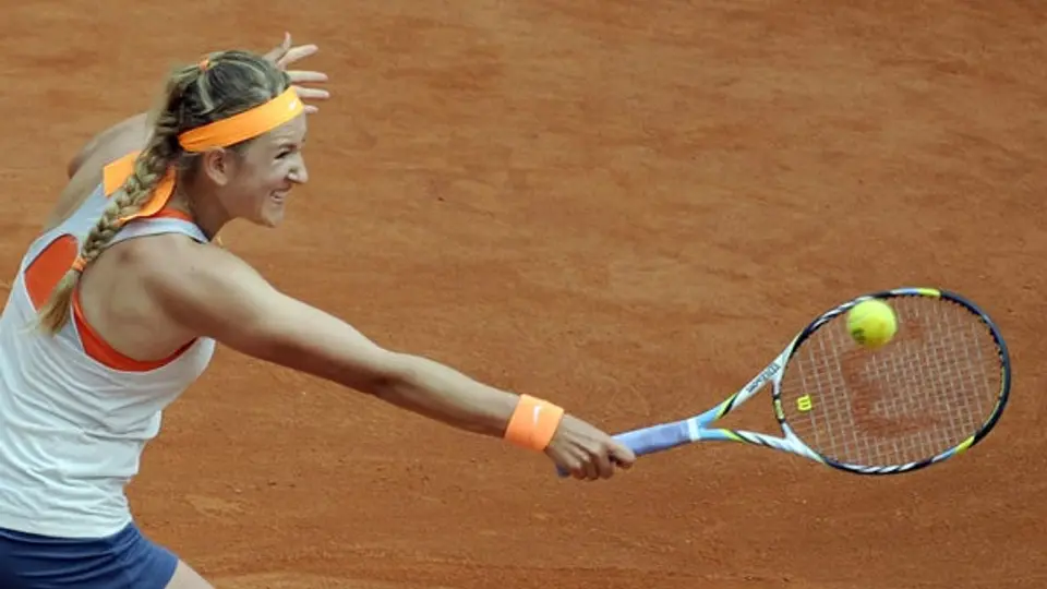 Azarenka supera a Cornet y avanza en Roland Garros