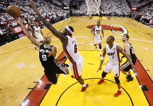 Miami toma la ventaja en la primera mitad