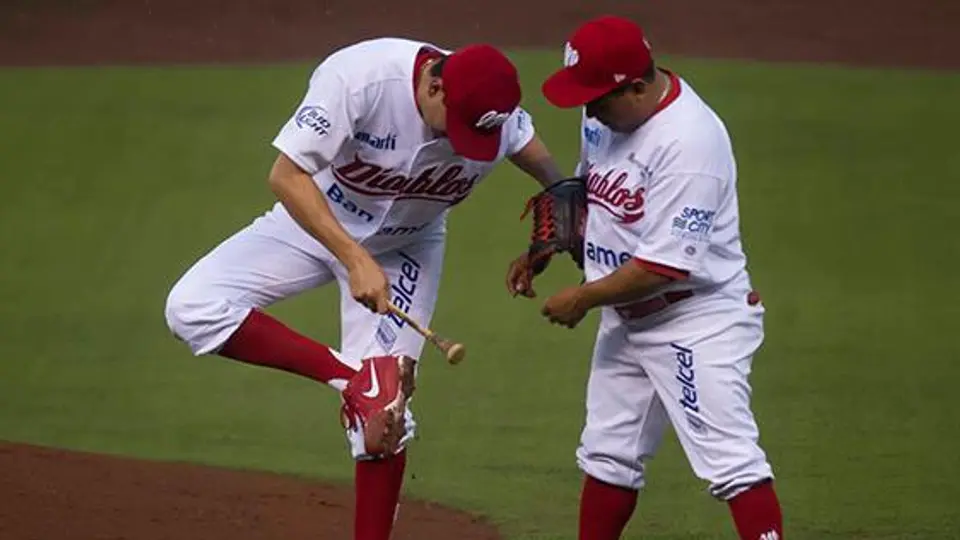 Diablos derrota a Tigres en juego suspendido por lluvia