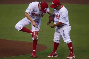 Diablos derrota a Tigres en juego suspendido por lluvia