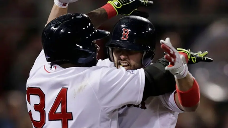 Medias Rojas y Cardenales abren fuego en la Serie Mundial