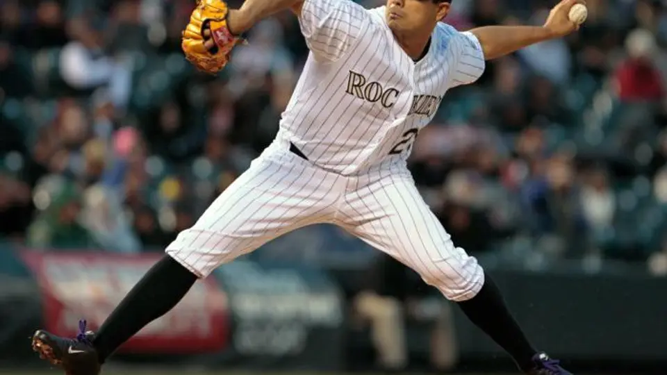 De la Rosa, cerca del juego sin hit con Rockies