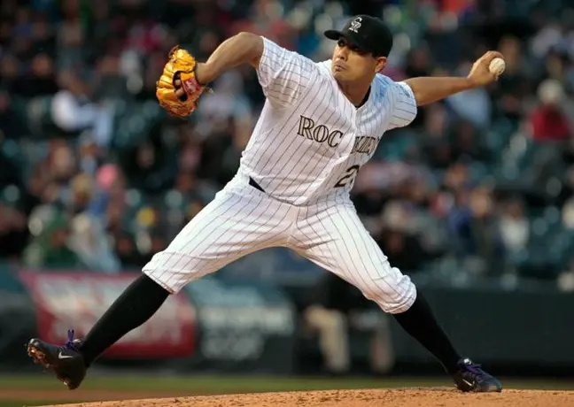 De la Rosa, cerca del juego sin hit con Rockies