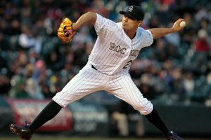 De la Rosa, cerca del juego sin hit con Rockies