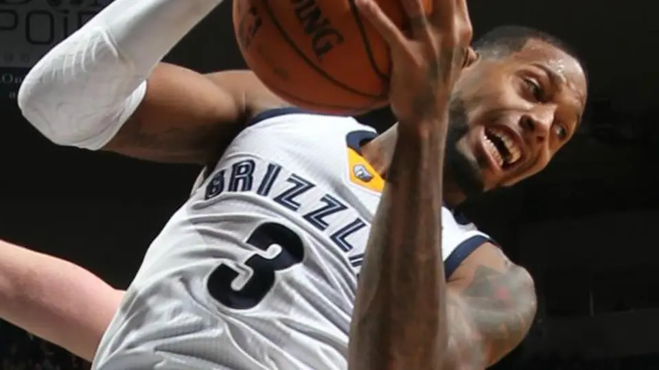 James Johnson, arrestado por golpear a su esposa