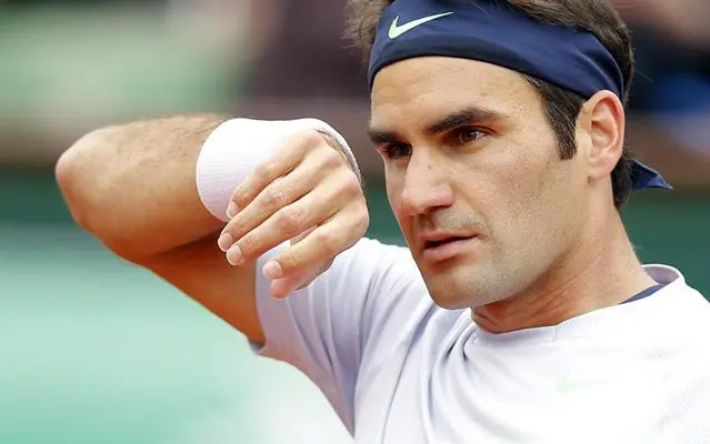 Federer vence a Benneteau y avanza a Octavos en Roland Garros