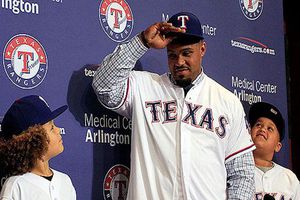 Prince Fielder es presentado con Rangers