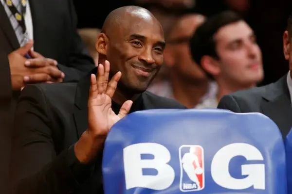 Kobe Bryant regresa a los entrenamientos de los Lakers