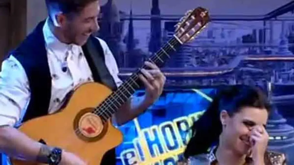 Sergio Ramos lleva serenata a la bella Pilar Rubio