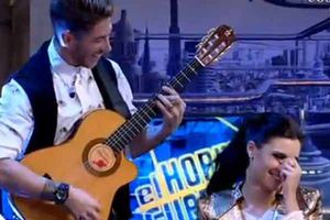 Sergio Ramos lleva serenata a la bella Pilar Rubio