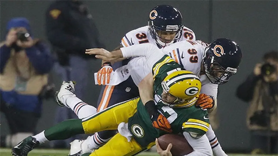 Aaron Rodgers presenta fractura en la clavícula izquierda