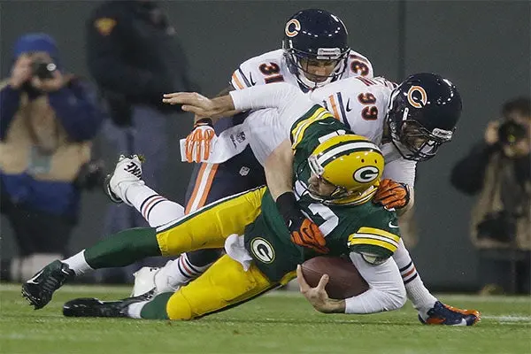 Aaron Rodgers presenta fractura en la clavícula izquierda