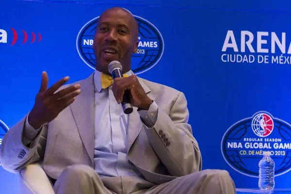 Ex jugador de Spurs espera que Ayón se consolide la próxima temporada en la NBA