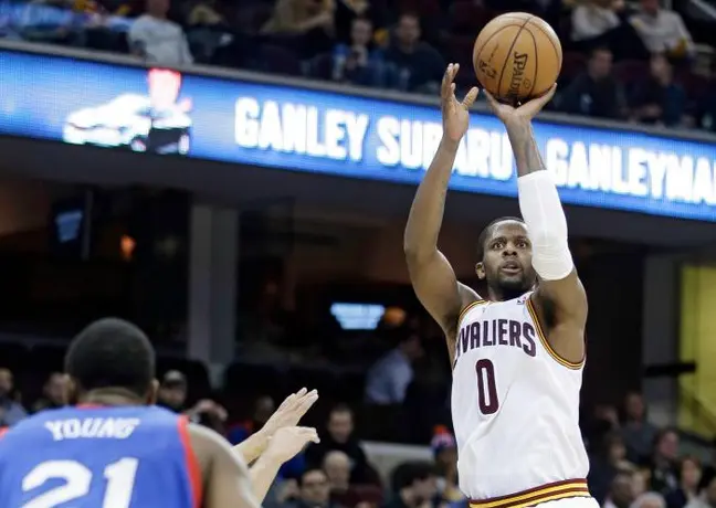 Con diez triples de Miles, Cavaliers arrolla a los 76ers
