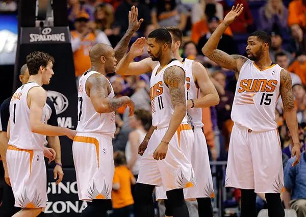 Suns anota 79 puntos en la primera mitad