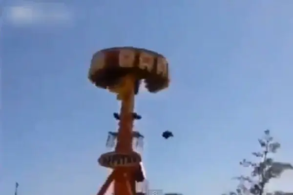 Hombre resulta herido tras caer de juego mécanico