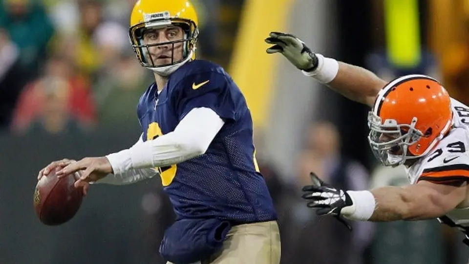 Rodgers guía a Green Bay a su tercer victoria consecutiva