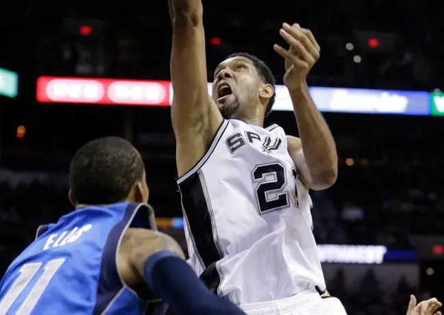 Duncan guía victoria de Spurs sobre Mavericks