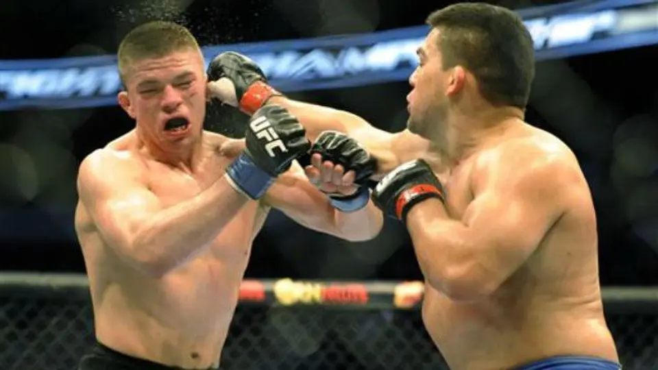 Gastelum salva su invicto en UFC frente a Story