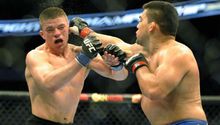 Gastelum salva su invicto en UFC frente a Story
