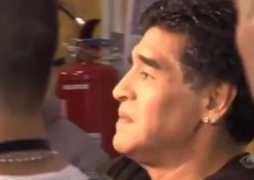 Maradona cae en broma y reconoce a Pelé como el mejor