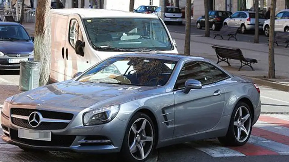Piqué soluciona problemas de estacionamiento a Shakira