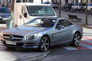 Piqué soluciona problemas de estacionamiento a Shakira