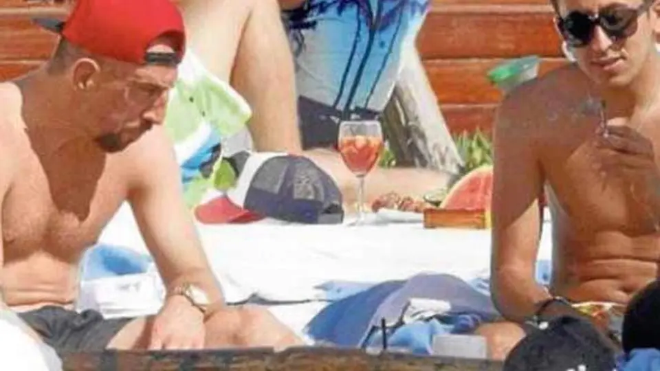 Ribery captado fumando 'extraño' cigarrillo en Ibiza