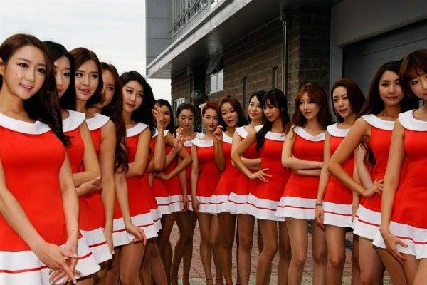 Belleza coreana engalana la Fórmula Uno