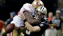 Ahmad Brooks, multado por golpe sobre Drew Brees