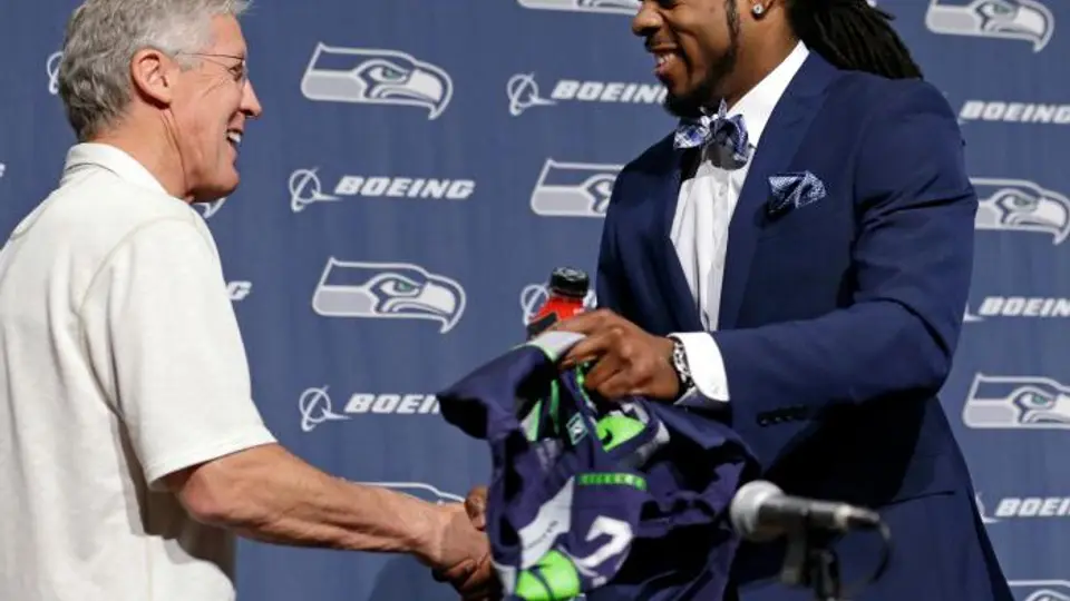 Seattle extiende contrato de Richard Sherman