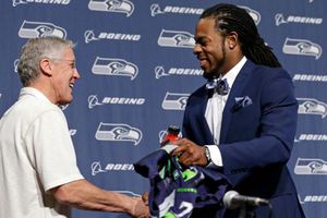 Seattle extiende contrato de Richard Sherman