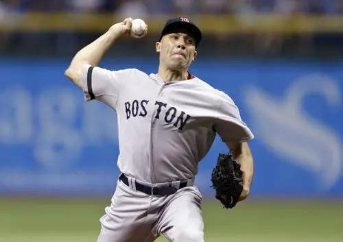 Aceves gana en su tercer juego de la temporada con Boston