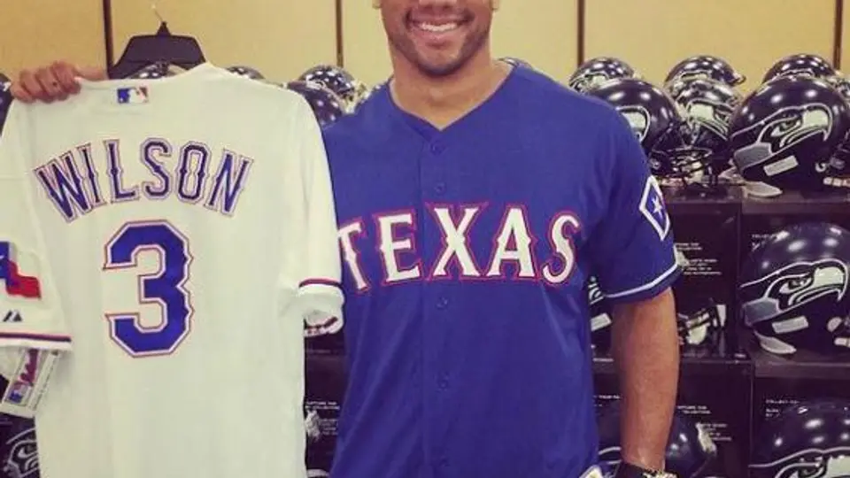 Russell Wilson entrenará con Rangers de Texas