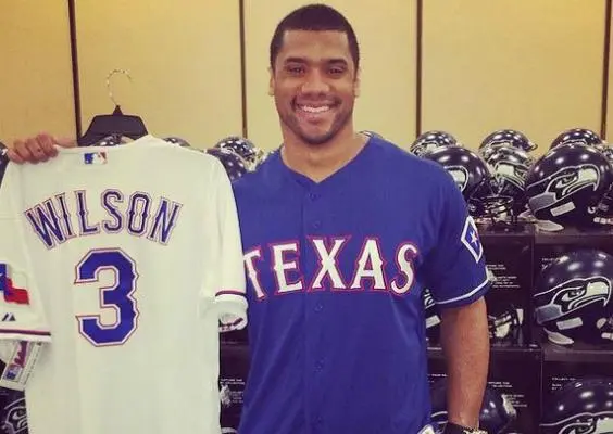 Russell Wilson entrenará con Rangers de Texas
