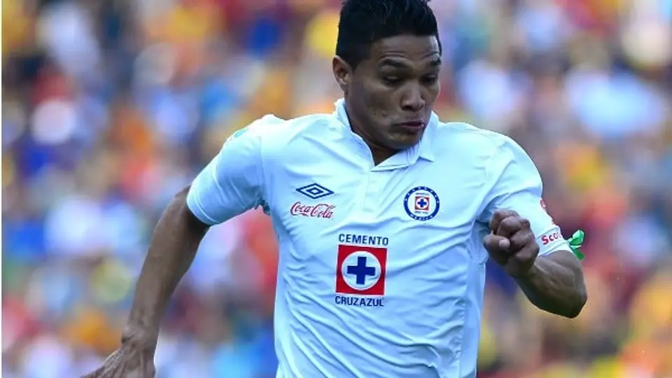 Cruz Azul hace oficial traspaso de Teófilo a River