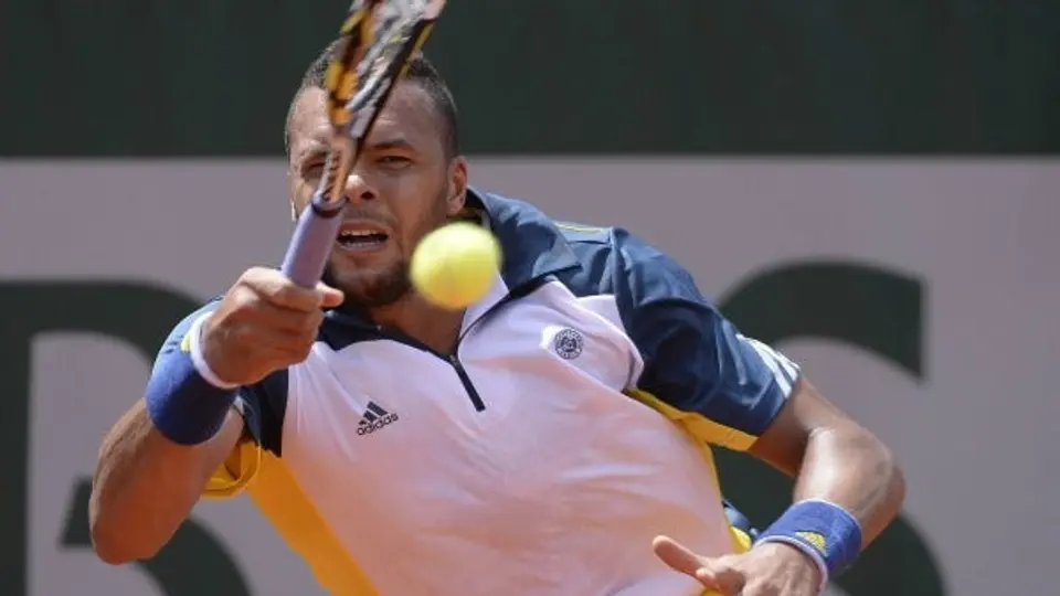 Tsonga avanza sin problemas en Roland Garros