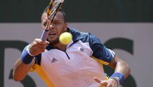 Tsonga avanza sin problemas en Roland Garros