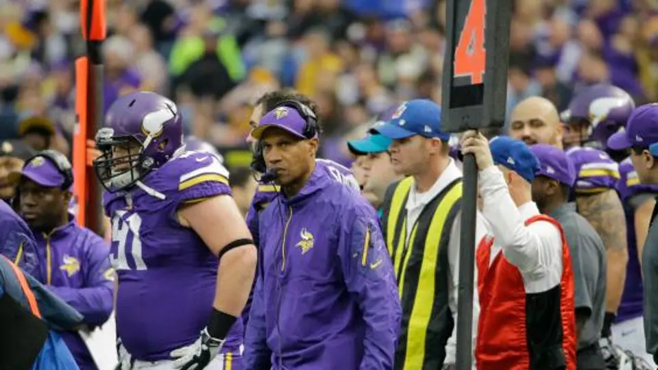 Frazier, despedido como entrenador de Vikingos